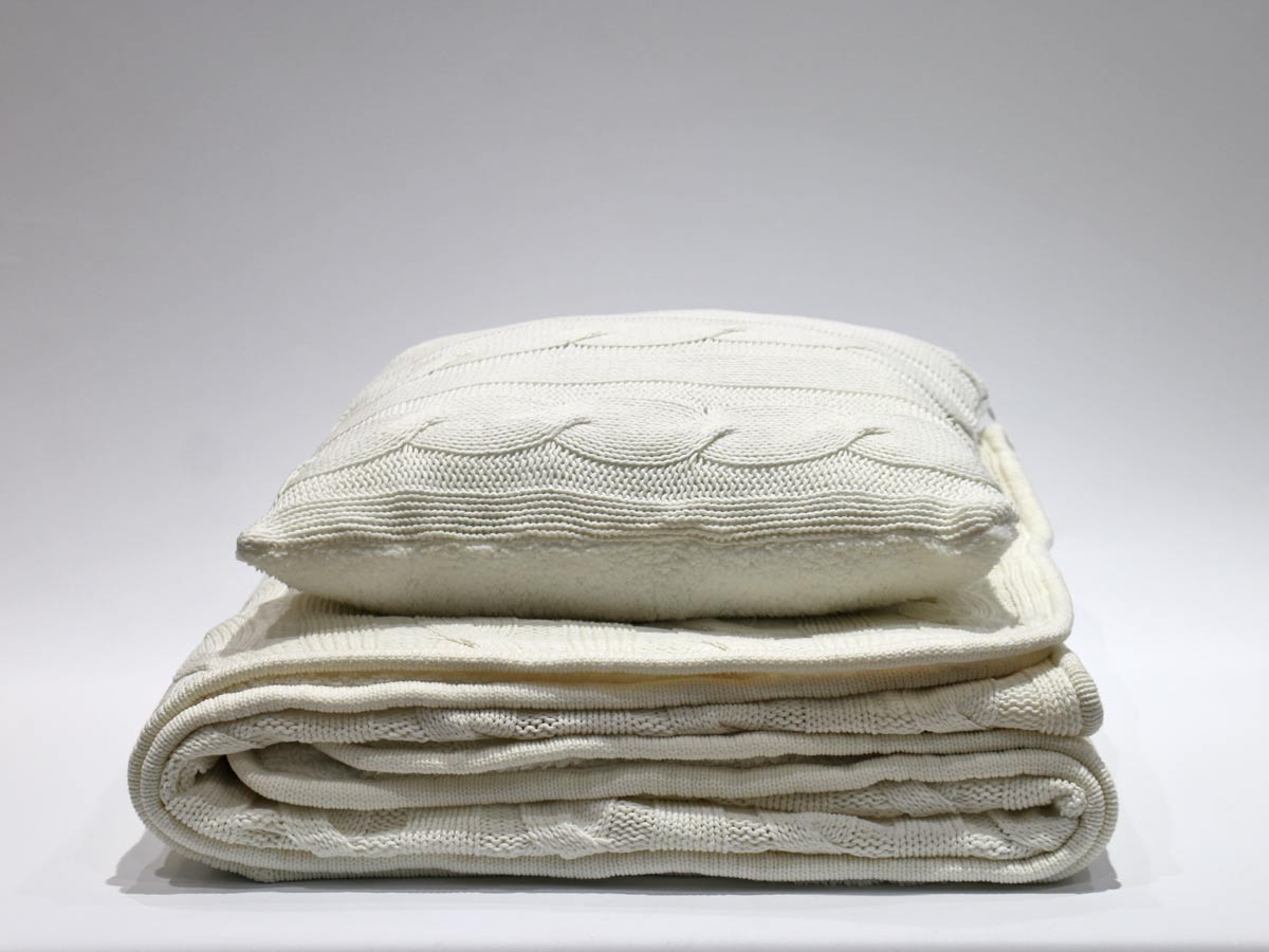cable knit blanket double layer ivory 170x220cm with one cushion