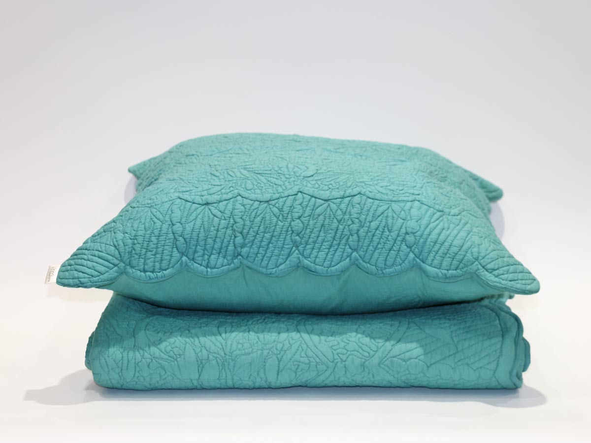 scalloped edge quilt petrol 170x220cm with one cushion cover