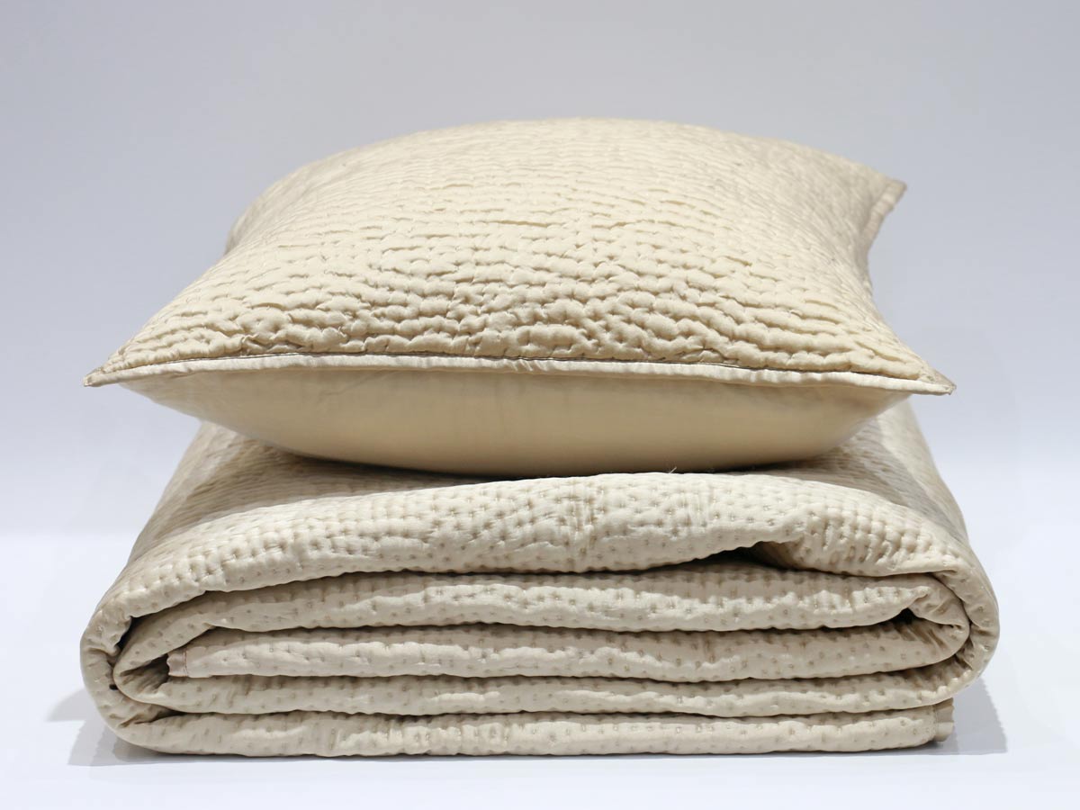 agata champaign silk quilt 220x240cm with two cushion covers