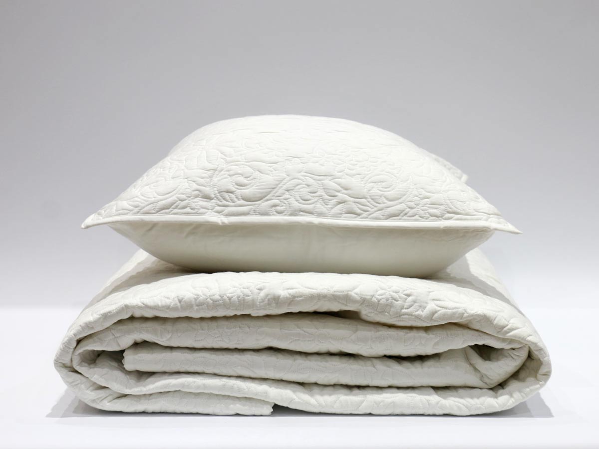 louise embroidered white quilt 220x240 cm with two cushion covers