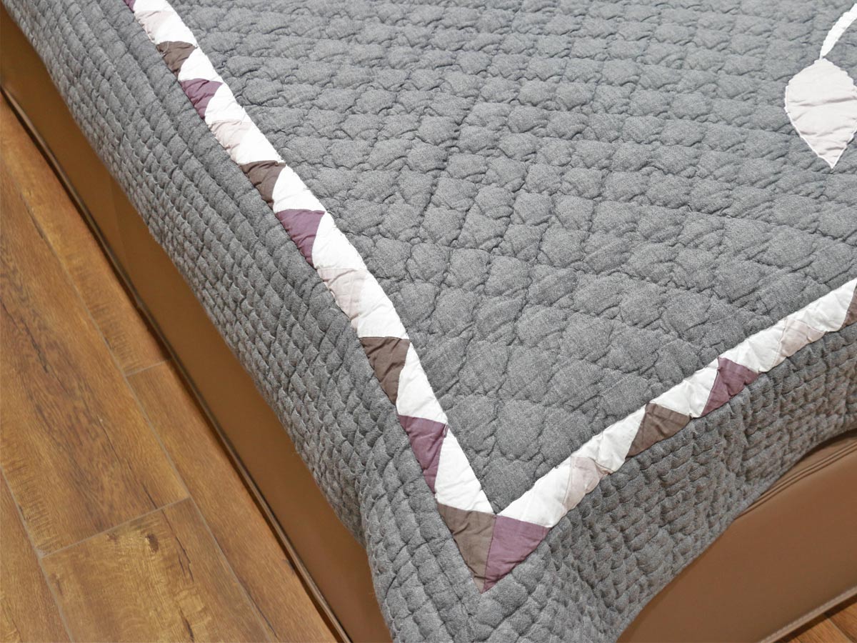 geometric design quilt 220x240 cm with two cushion covers