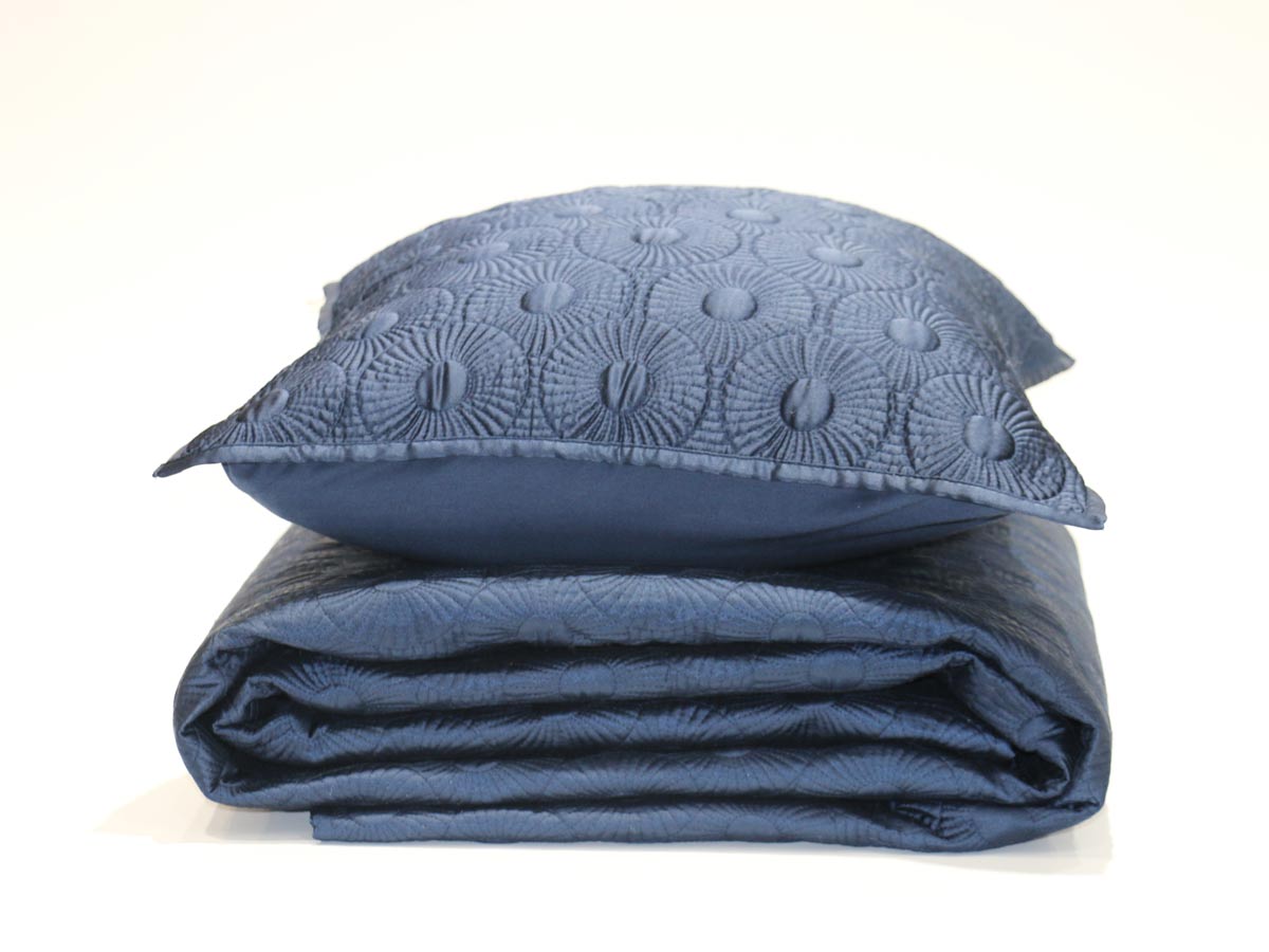 embossed design navy quilt 220x240 cm with two cushion covers