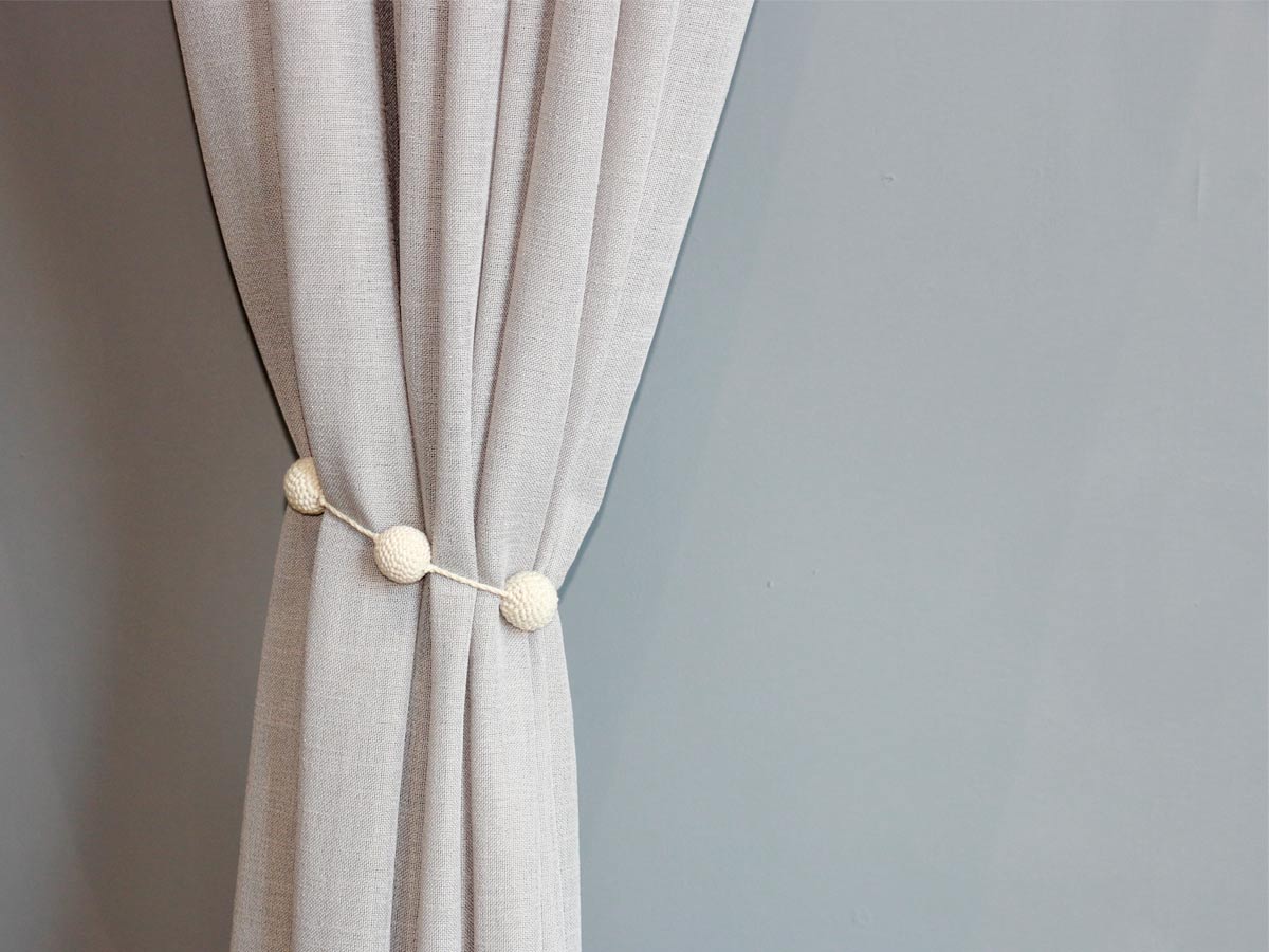 crochet white balls curtain tie