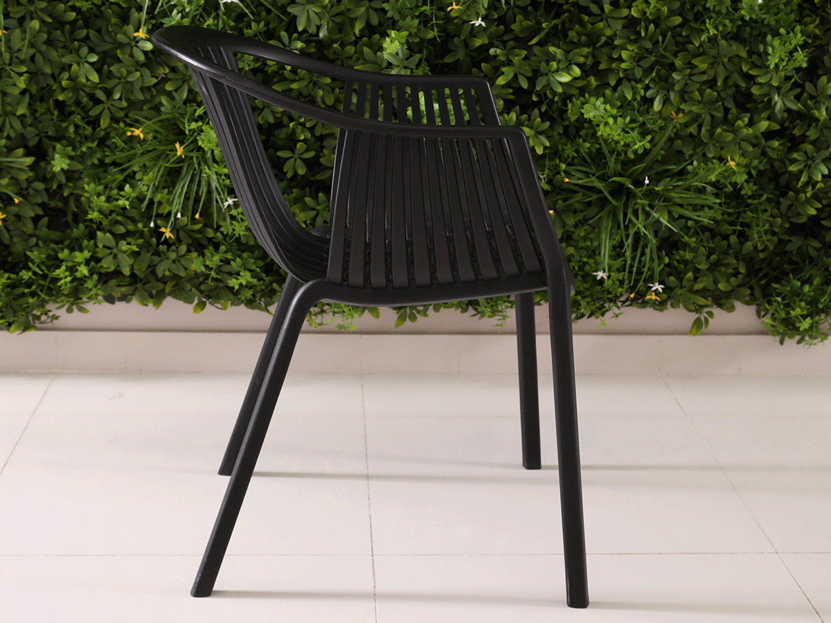 LEISURE CHAIR BLACK WITH ARMS