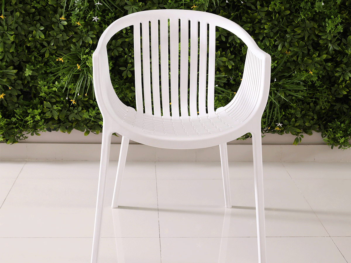 LEISURE CHAIR WHITE WITH ARMS