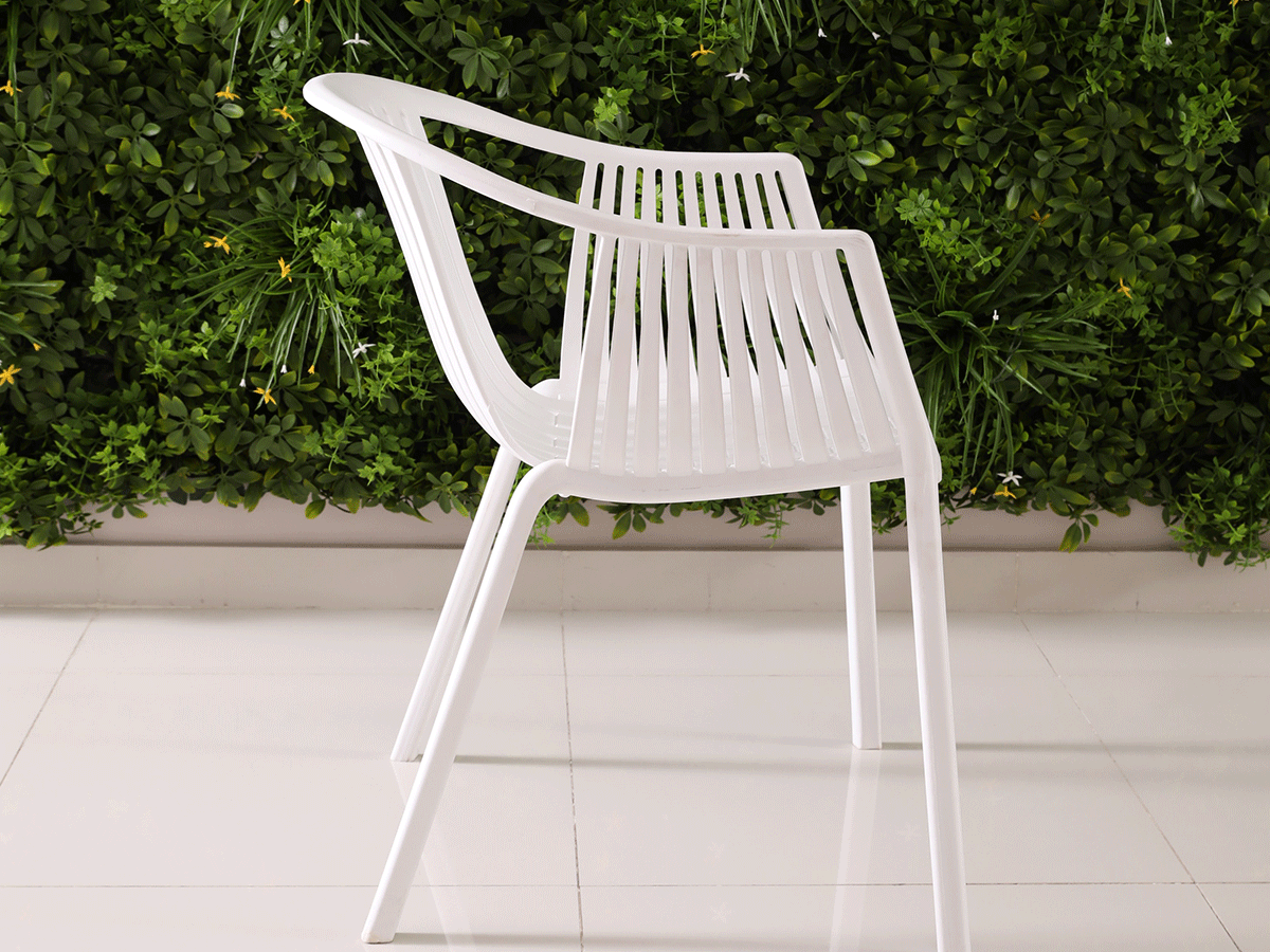 LEISURE CHAIR WHITE WITH ARMS