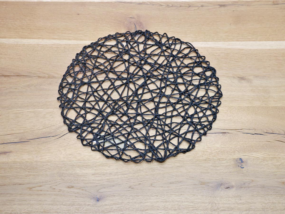 round placemat black