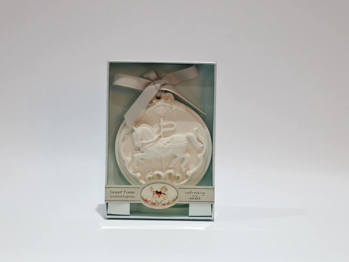 geranium scented plaster horse