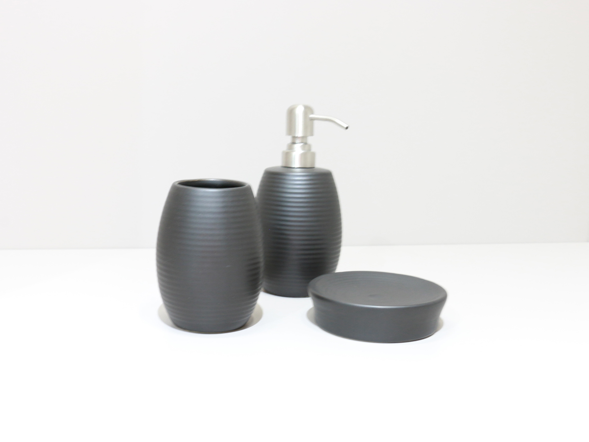 bathroom set black (set of 3)