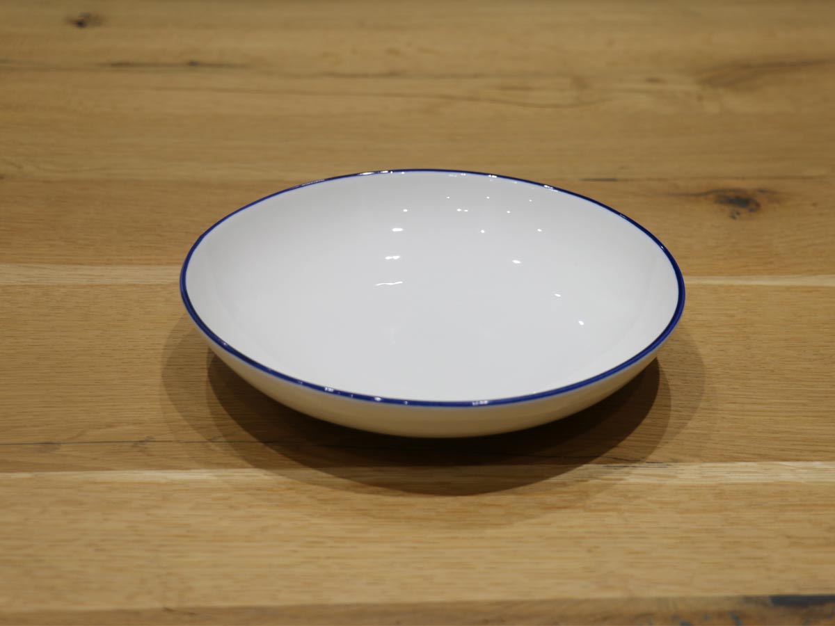 porcelain soup bowl with blue rim 20cm