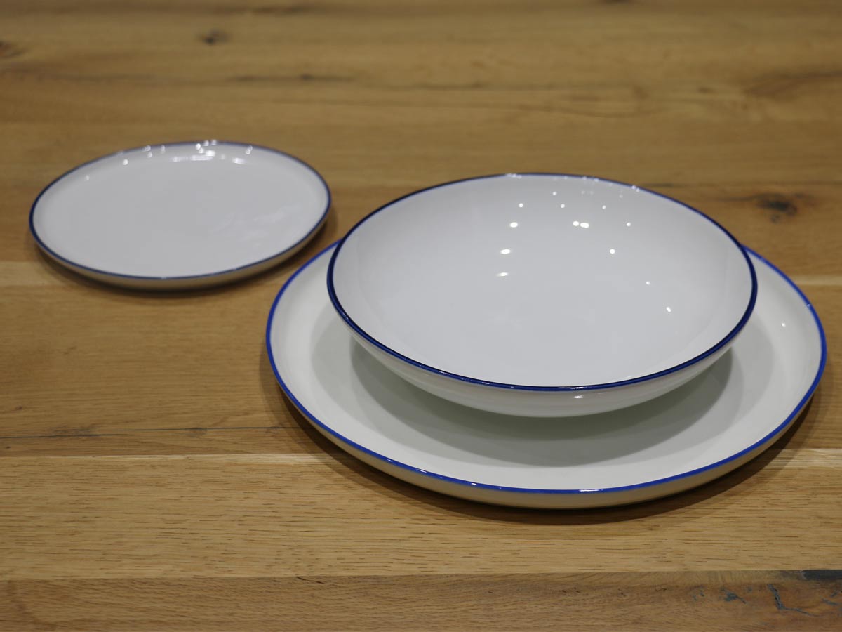 porcelain plate with blue rim 16cm