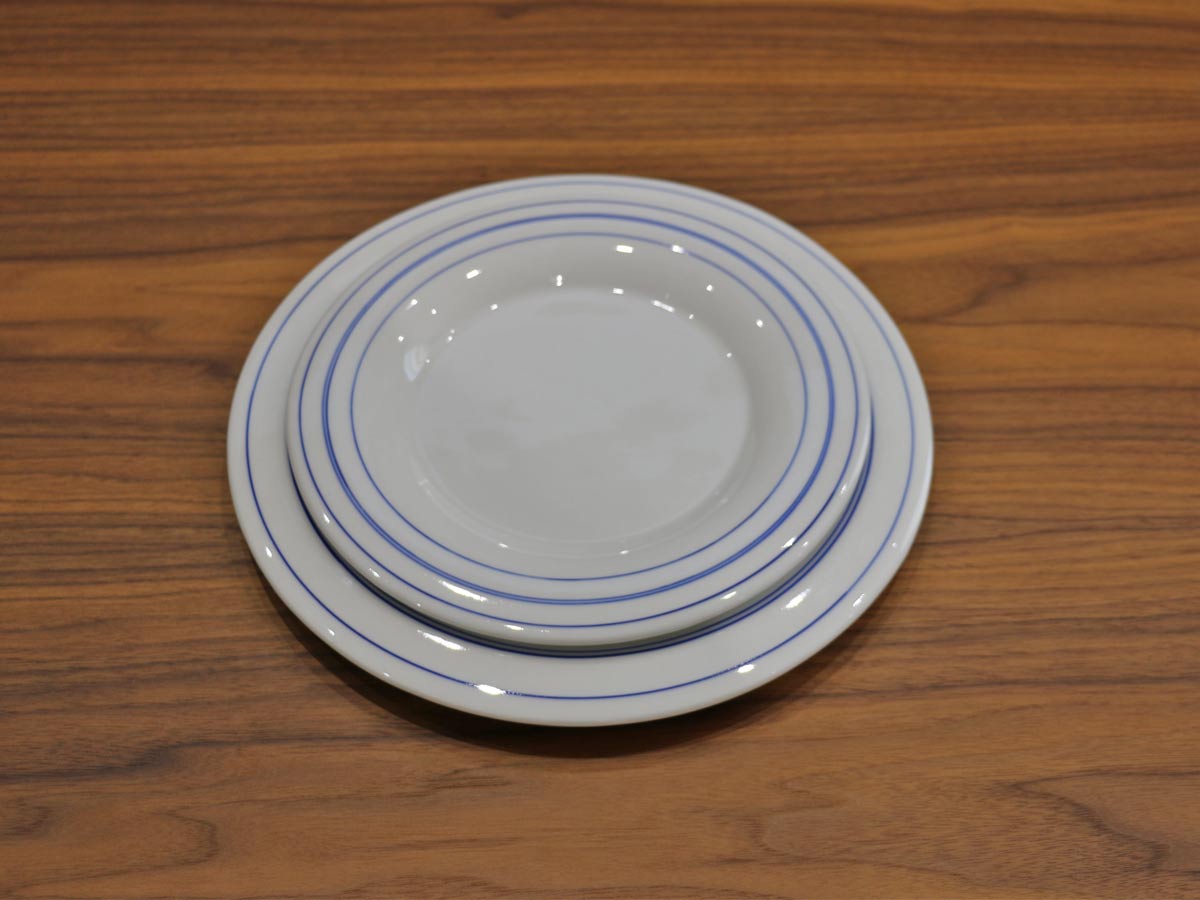 white plate with blue rim 28cm