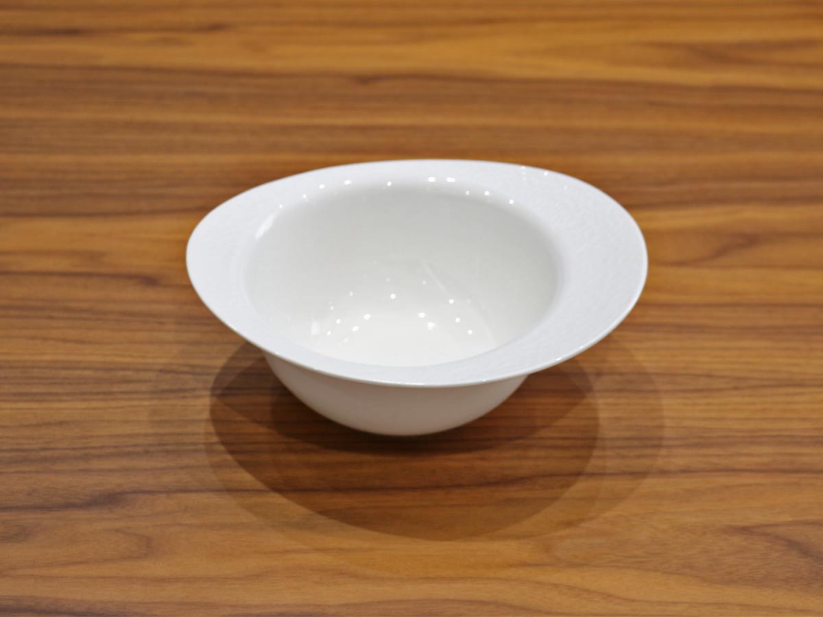 white glossy bowl with raised design 20cm