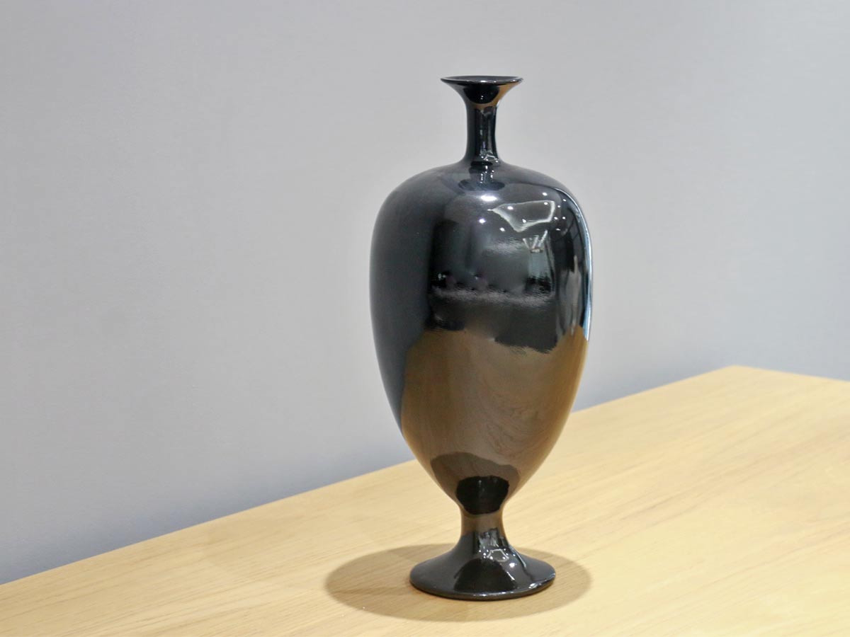 oriental glossy black vase