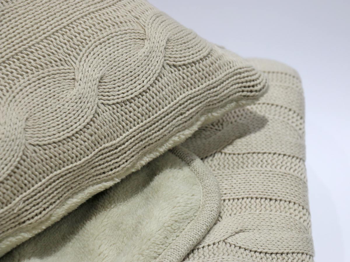 cable knit blanket double layer offwhite 170x220cm with one cushion