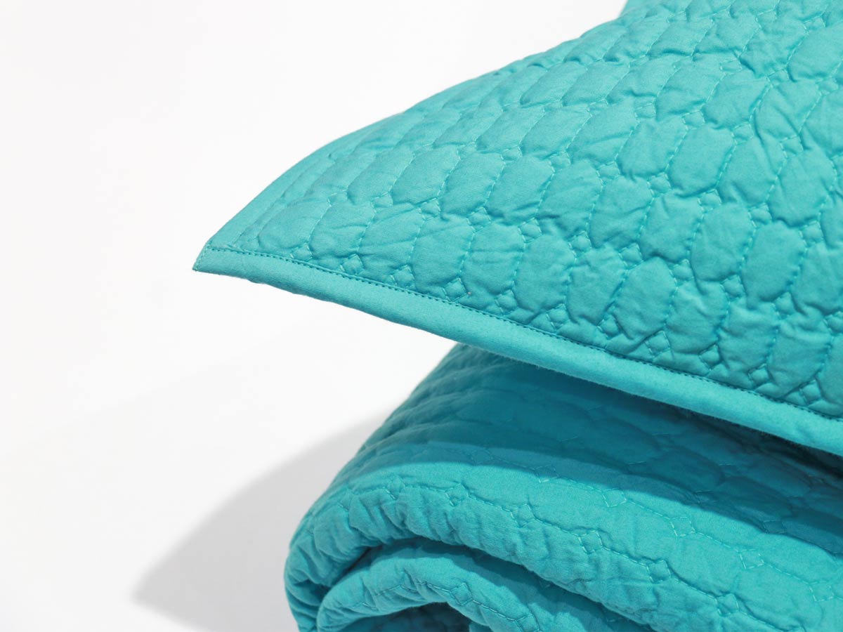 geometric design quilt aqua 220x240 cm with two cushion covers