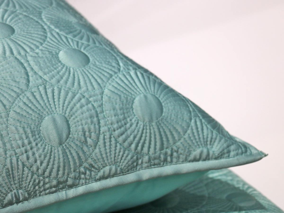 embossed design aqua quilt 220x240 cm with two cushion covers
