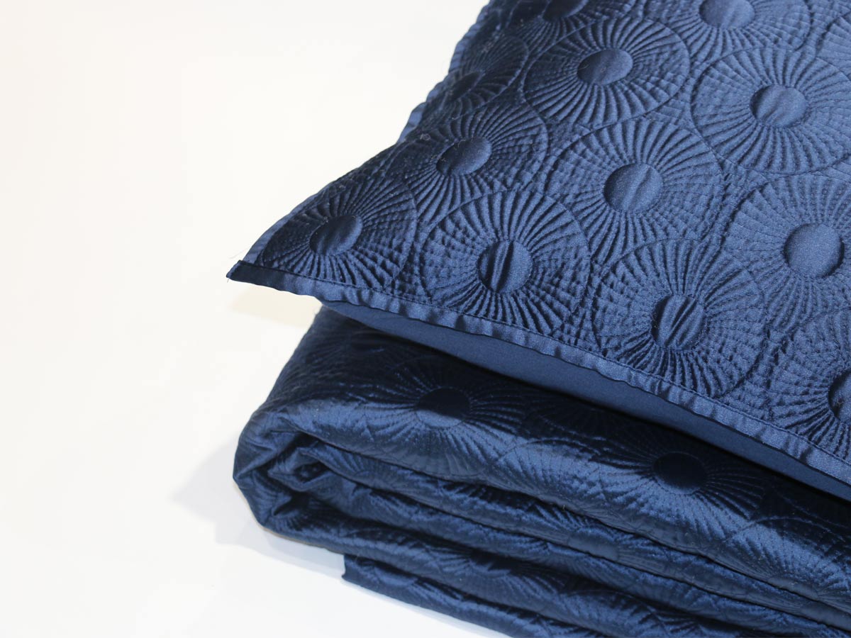 embossed design navy quilt 220x240 cm with two cushion covers