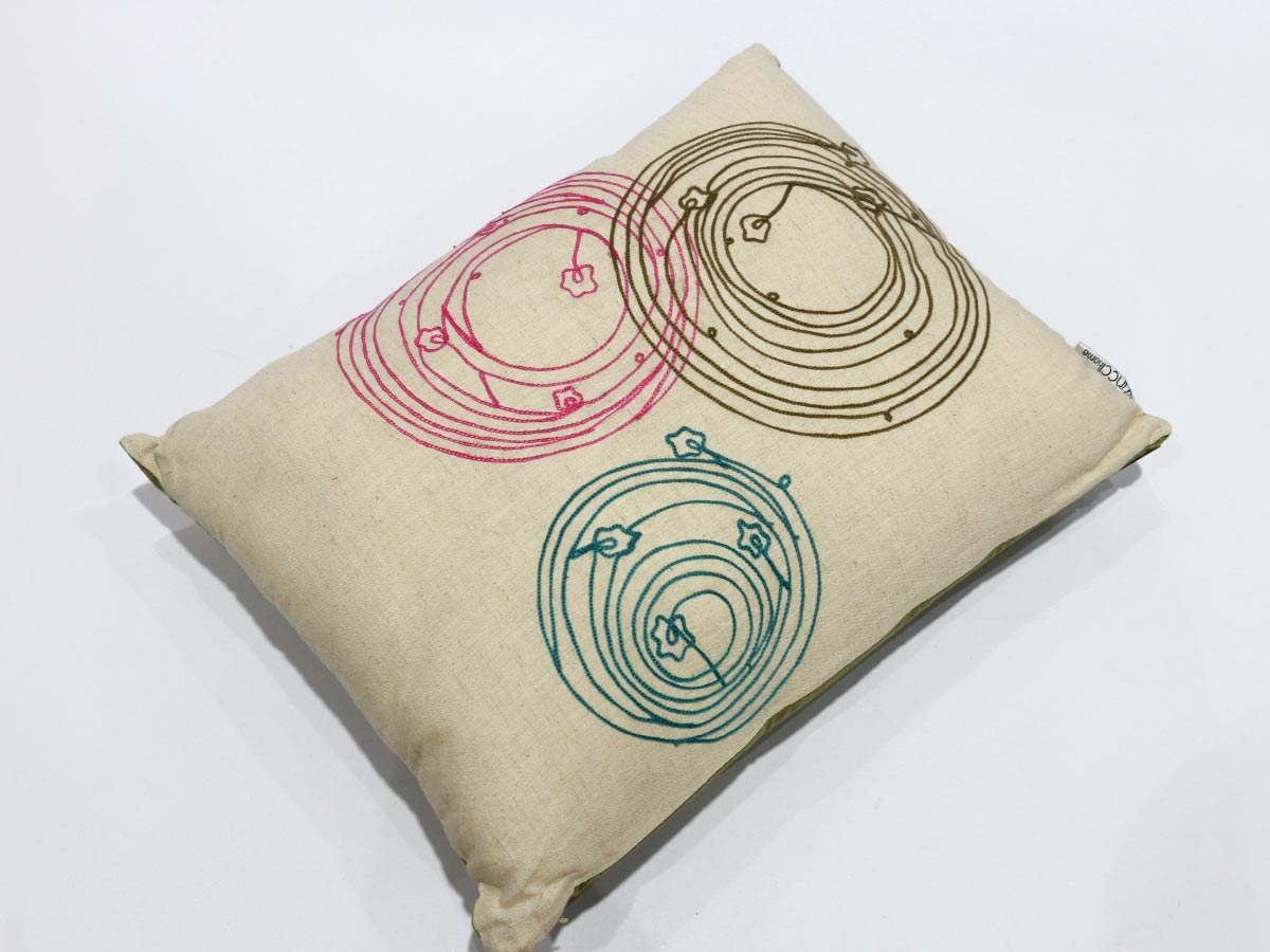 cushion with circle design pink 35x45 cm