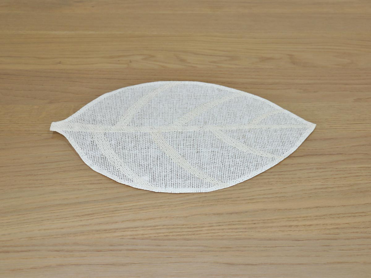 jute placemat leaves design white