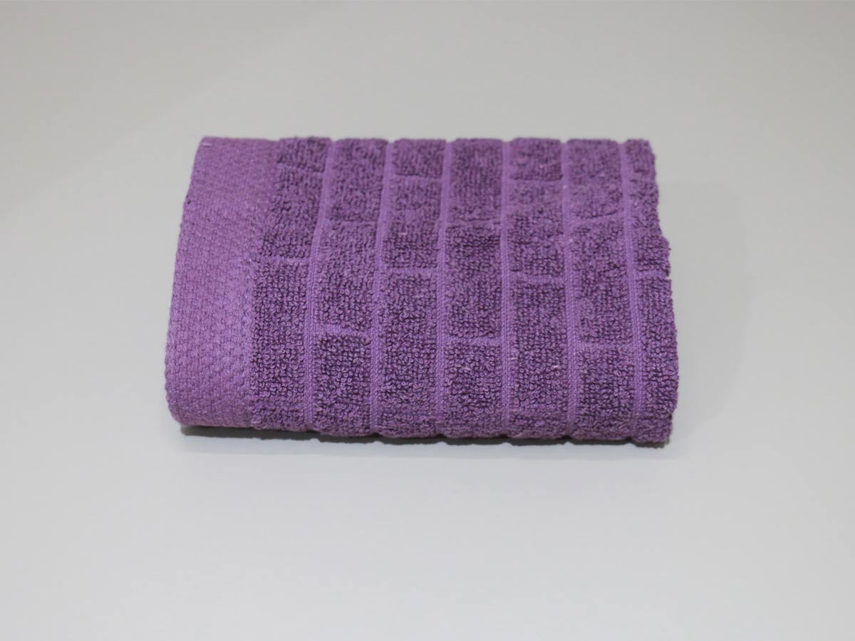textured towel aubergine 33x33cm