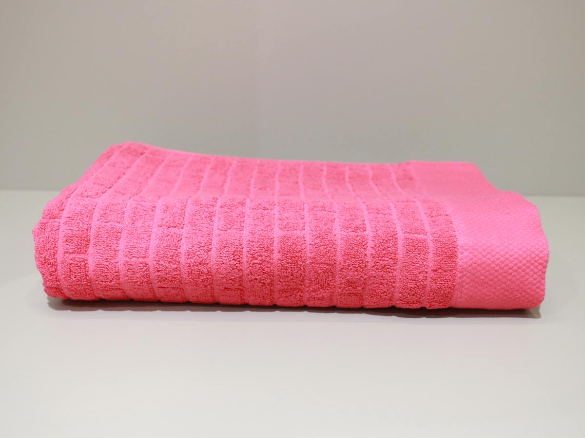 textured towel fuchsia 70x140cm