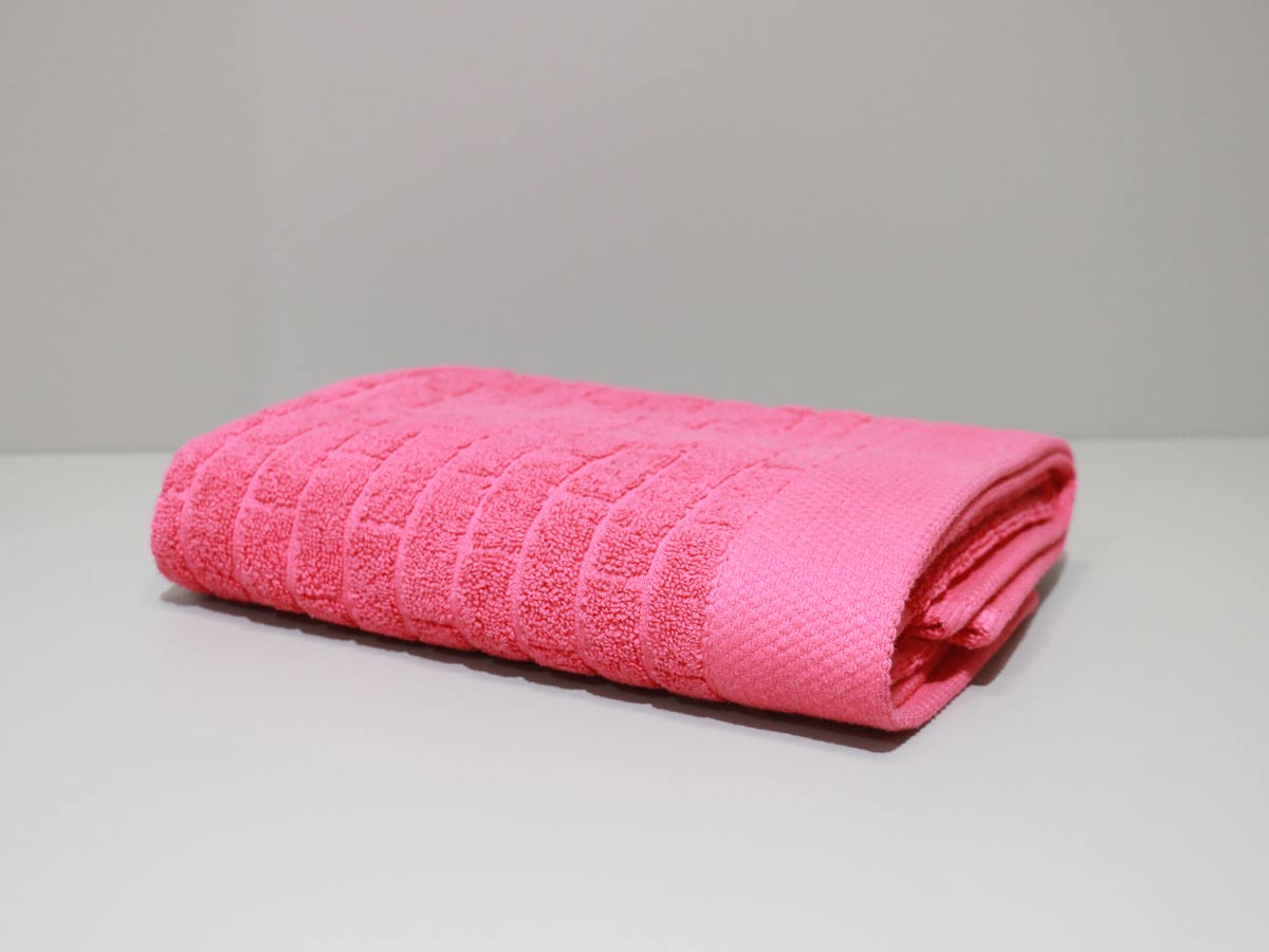 textured towel fuchsia 50x100cm