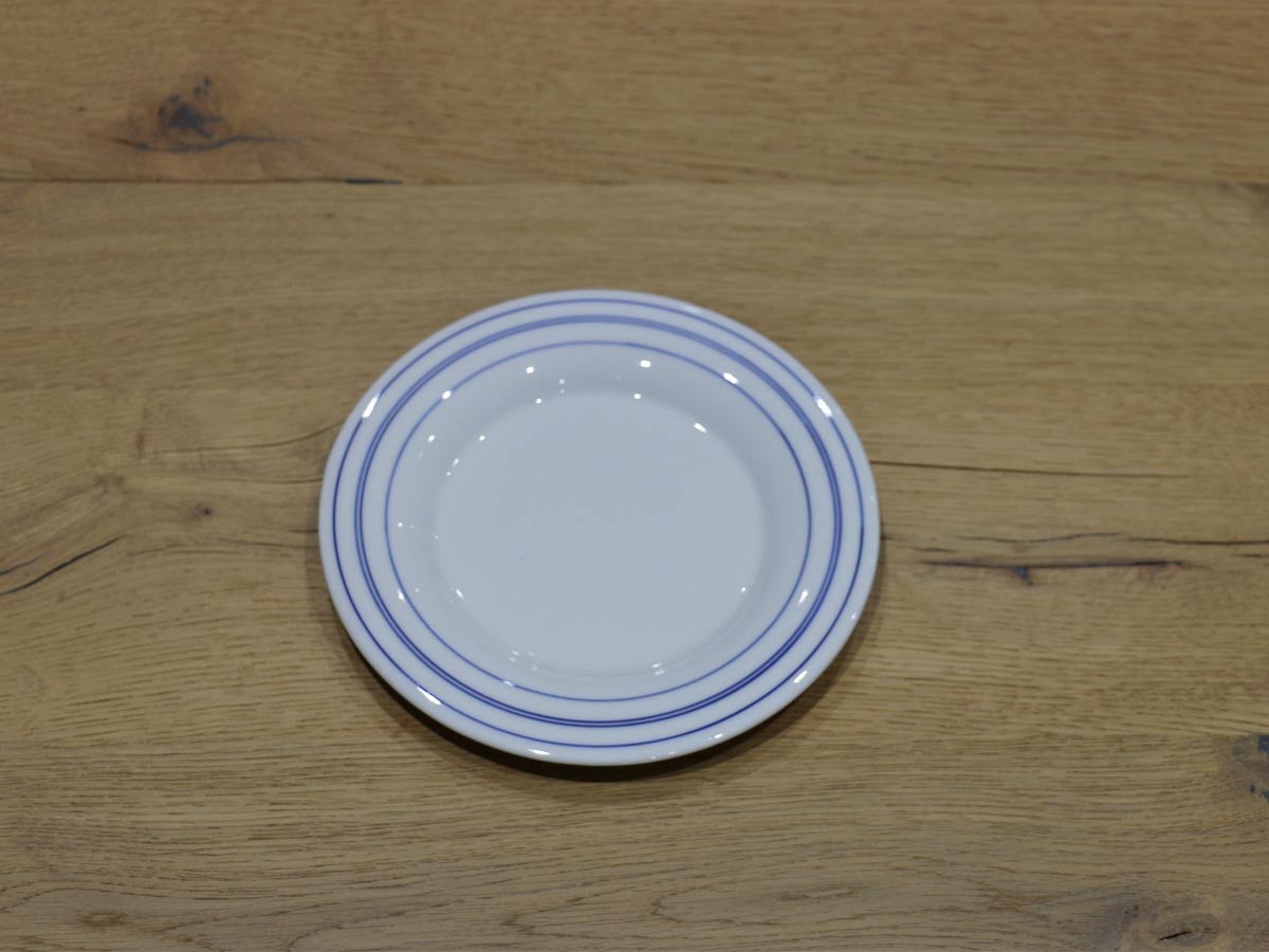 white plate with blue rim 18cm