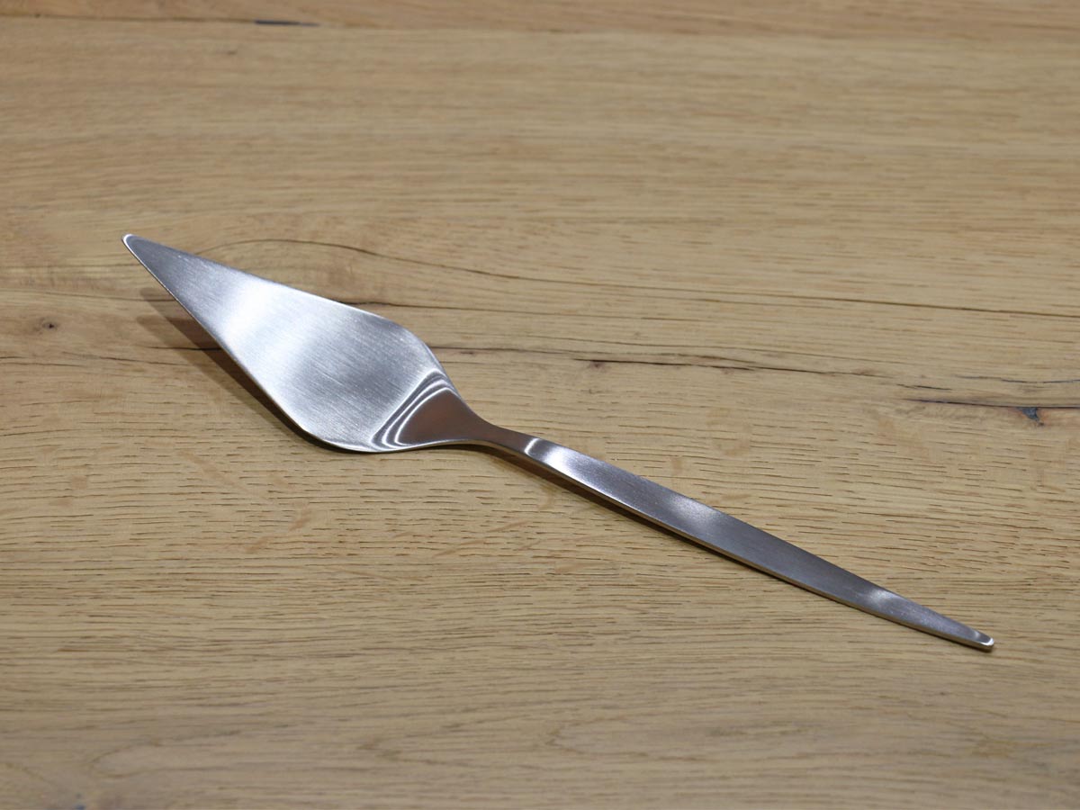 matte silver-colored stainless steel cake server